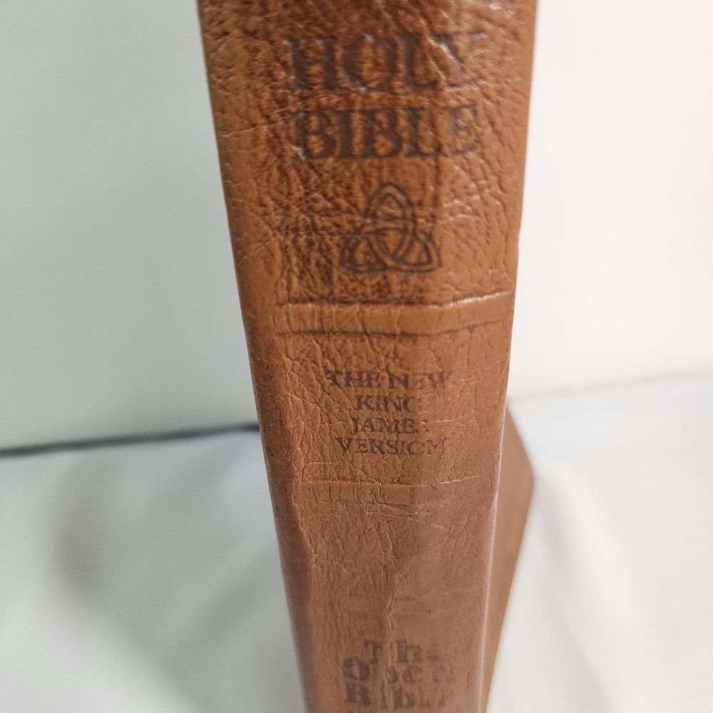 Vintage 1985 Holy Bible New King James Version The Open Bible Expanded Edition